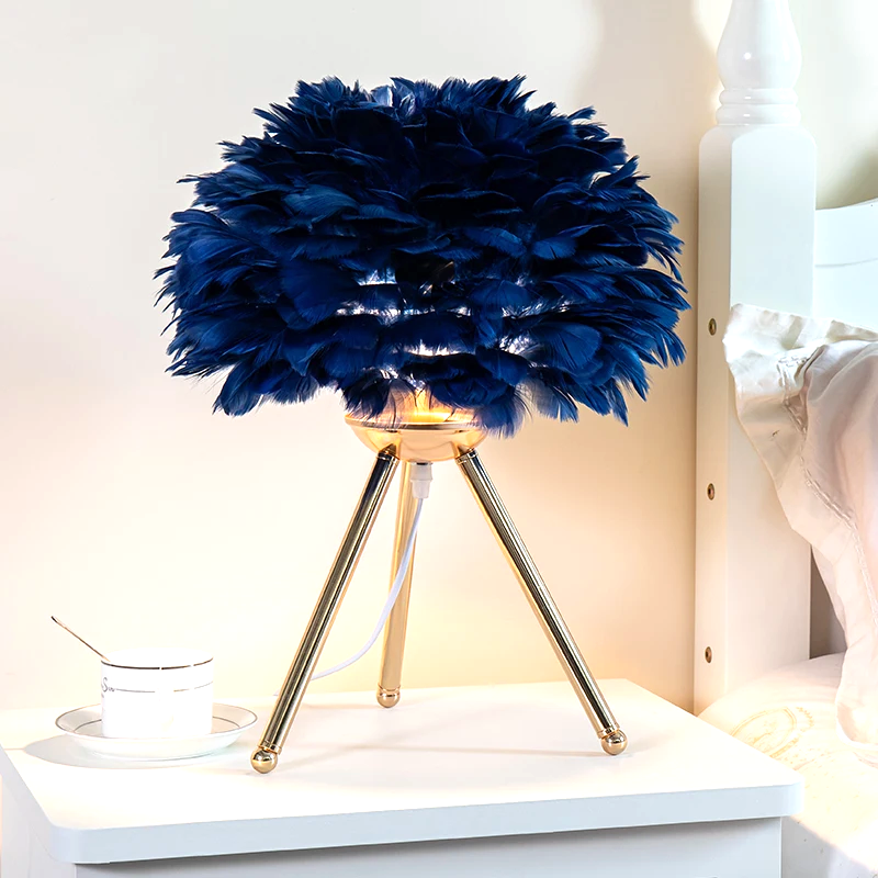 Chic Feather Table Lamp with Gold Tripod Base – Soft Ambient Lighting in 6 Colors