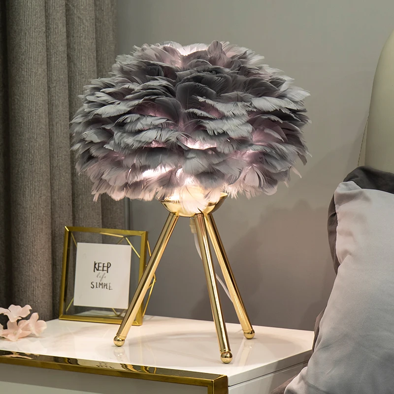 Chic Feather Table Lamp with Gold Tripod Base – Soft Ambient Lighting in 6 Colors