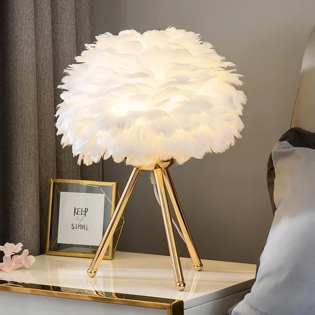 Chic Feather Table Lamp with Gold Tripod Base – Soft Ambient Lighting in 6 Colors