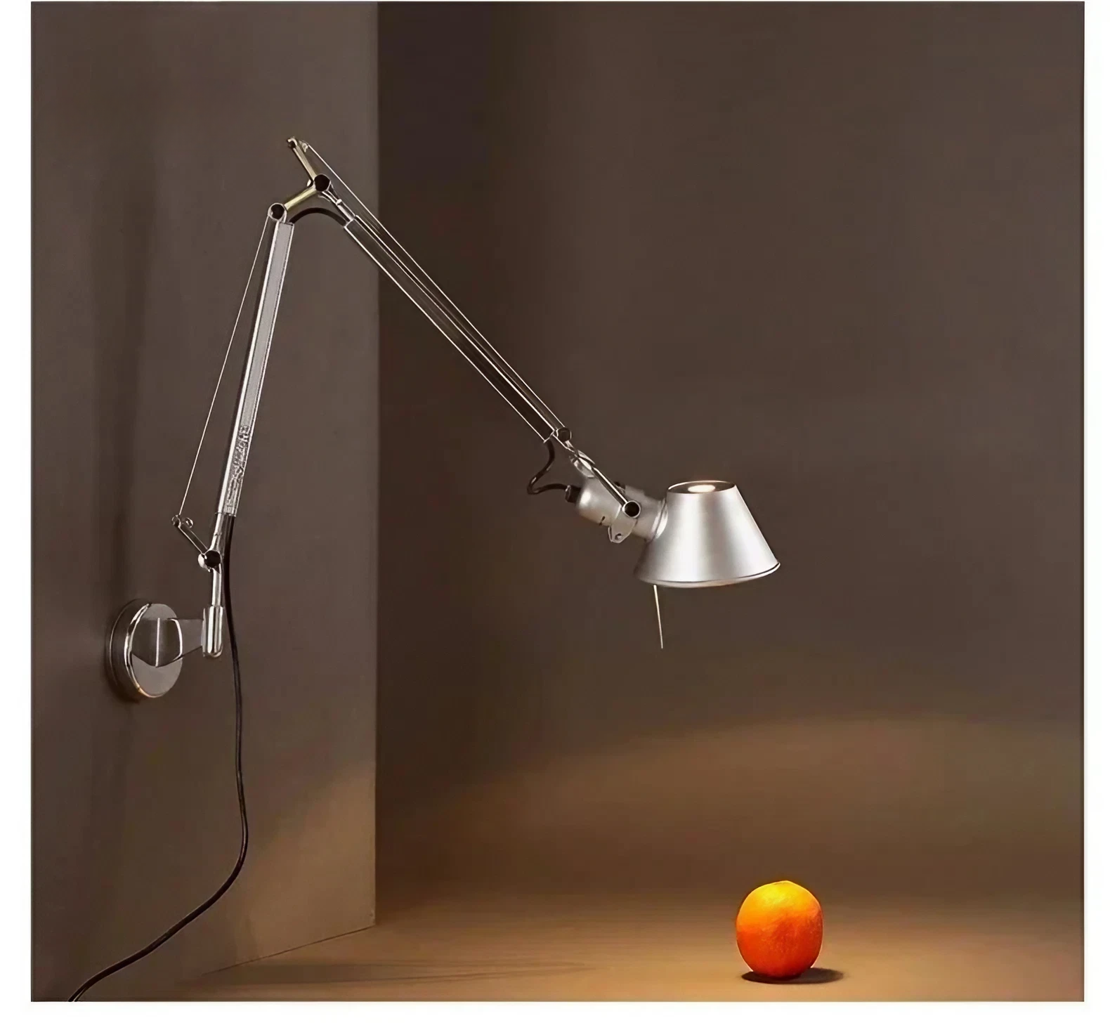 Modern Foldable Adjustable Long Arm Lamp. Available in Silver or Black, Wall Mounted or Table Clip